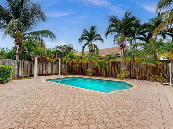 2004 SE 15th St, Homestead FL 33035