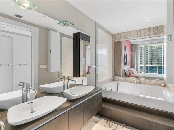 200 Biscayne Boulevard Way 4804, Miami FL 33131