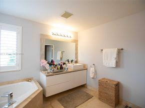 4450 Laurel Pl, Weston FL 33332