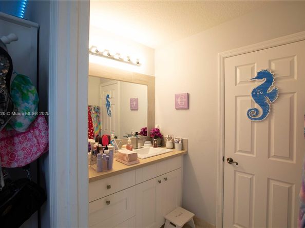 4450 Laurel Pl, Weston FL 33332