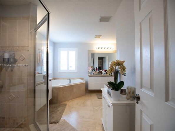 4450 Laurel Pl, Weston FL 33332