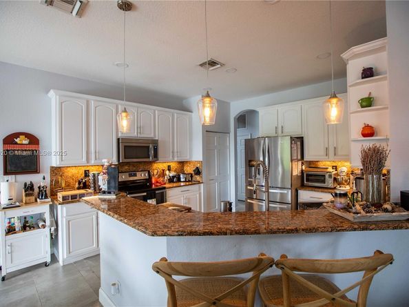 4450 Laurel Pl, Weston FL 33332