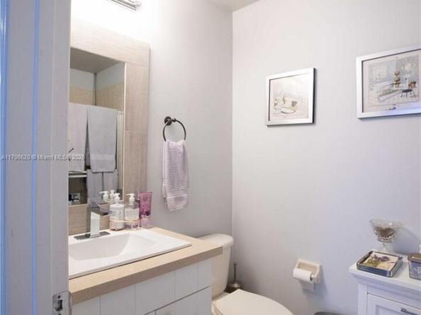 4450 Laurel Pl, Weston FL 33332