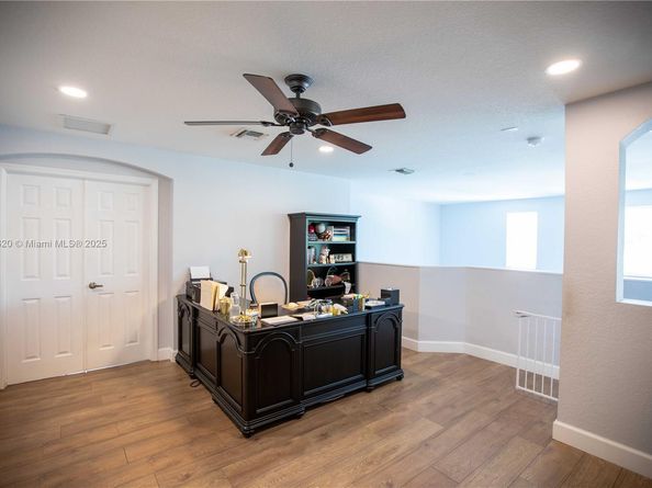 4450 Laurel Pl, Weston FL 33332