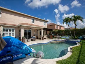 4450 Laurel Pl, Weston FL 33332