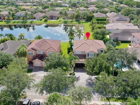 4450 Laurel Pl, Weston FL 33332
