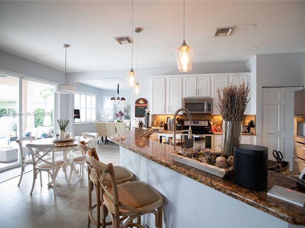 4450 Laurel Pl, Weston FL 33332