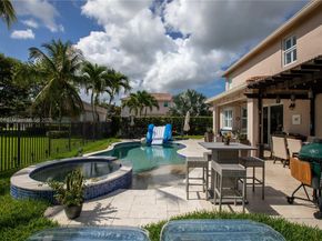 4450 Laurel Pl, Weston FL 33332