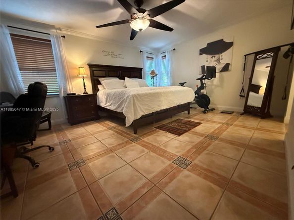 250 NW 151st Ave, Pembroke Pines FL 33028