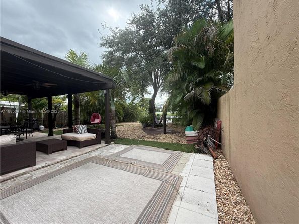 250 NW 151st Ave, Pembroke Pines FL 33028