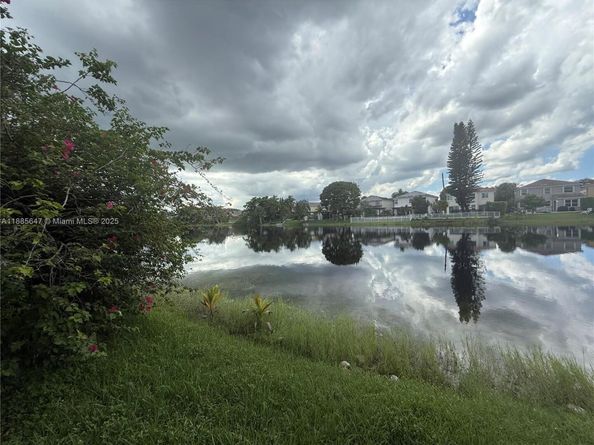 250 NW 151st Ave, Pembroke Pines FL 33028