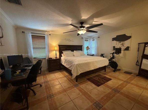 250 NW 151st Ave, Pembroke Pines FL 33028