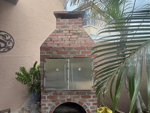 250 NW 151st Ave, Pembroke Pines FL 33028
