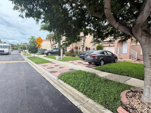 250 NW 151st Ave, Pembroke Pines FL 33028