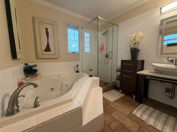 250 NW 151st Ave, Pembroke Pines FL 33028
