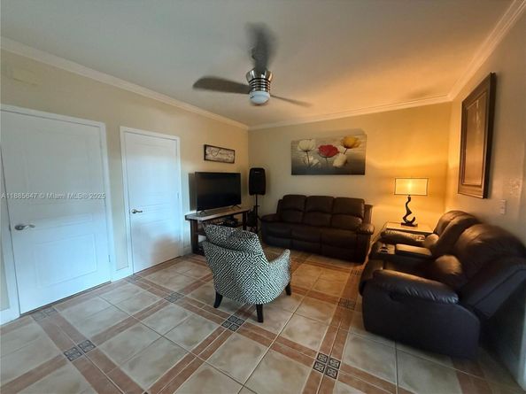 250 NW 151st Ave, Pembroke Pines FL 33028