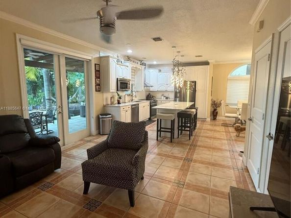 250 NW 151st Ave, Pembroke Pines FL 33028