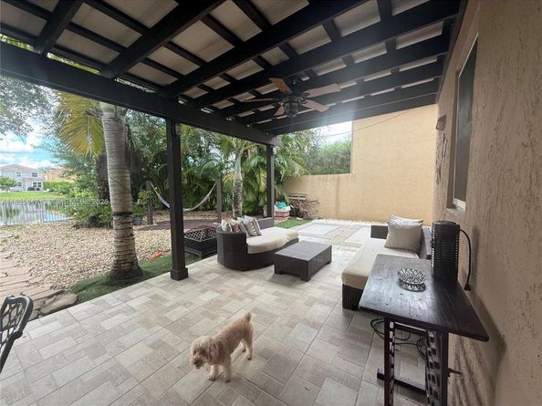 250 NW 151st Ave, Pembroke Pines FL 33028