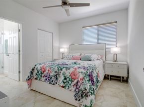 1033 NE 35th Ave, Homestead FL 33033