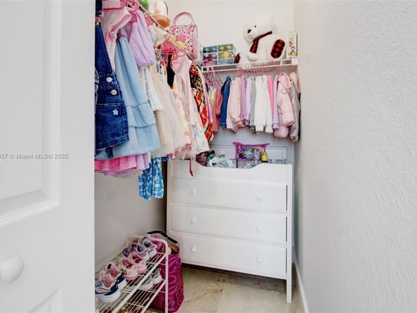 1033 NE 35th Ave, Homestead FL 33033