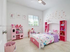 1033 NE 35th Ave, Homestead FL 33033