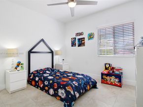 1033 NE 35th Ave, Homestead FL 33033