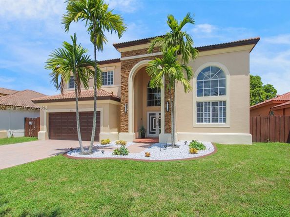 1033 NE 35th Ave, Homestead FL 33033