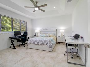 1033 NE 35th Ave, Homestead FL 33033