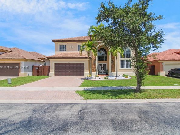 1033 NE 35th Ave, Homestead FL 33033
