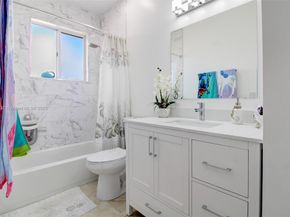 1033 NE 35th Ave, Homestead FL 33033