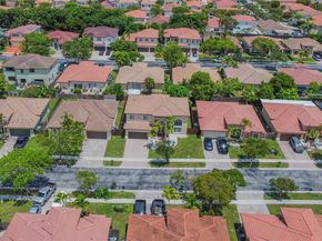 1033 NE 35th Ave, Homestead FL 33033