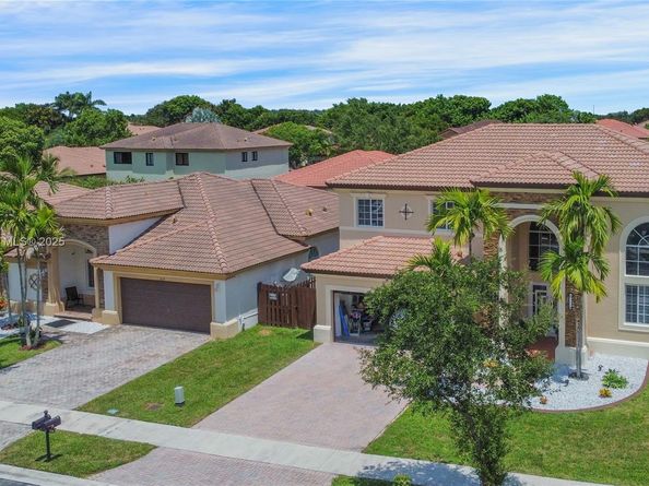 1033 NE 35th Ave, Homestead FL 33033
