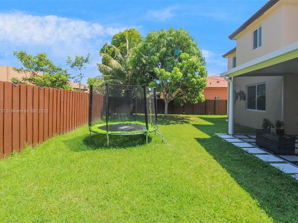 1033 NE 35th Ave, Homestead FL 33033