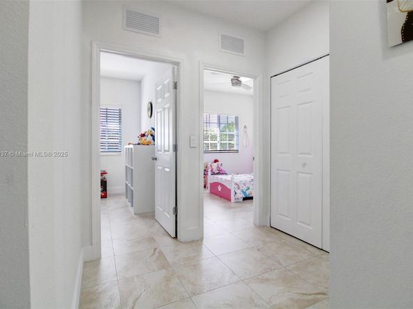 1033 NE 35th Ave, Homestead FL 33033