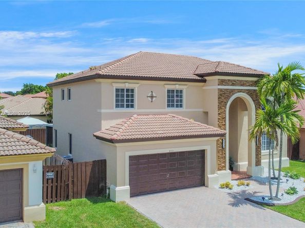 1033 NE 35th Ave, Homestead FL 33033