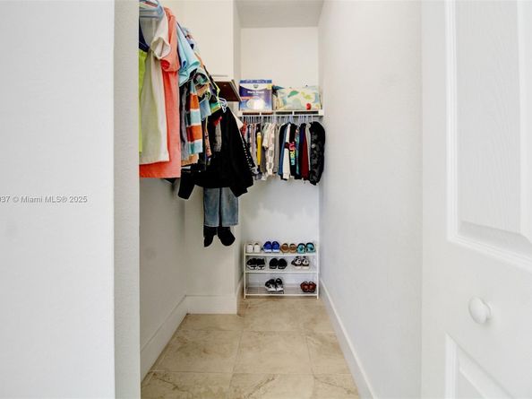 1033 NE 35th Ave, Homestead FL 33033