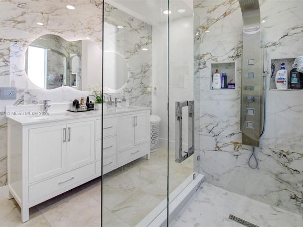 1033 NE 35th Ave, Homestead FL 33033