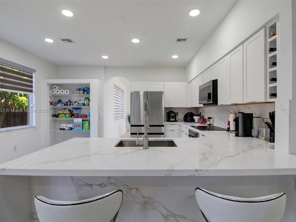 1033 NE 35th Ave, Homestead FL 33033