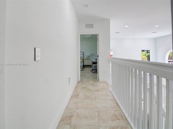 1033 NE 35th Ave, Homestead FL 33033