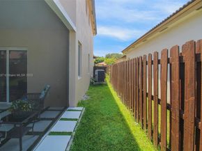 1033 NE 35th Ave, Homestead FL 33033