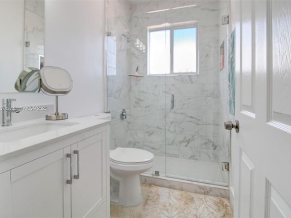 1033 NE 35th Ave, Homestead FL 33033