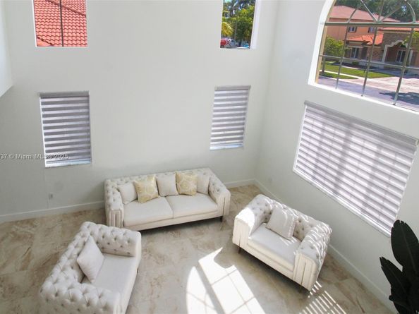 1033 NE 35th Ave, Homestead FL 33033