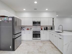 1033 NE 35th Ave, Homestead FL 33033