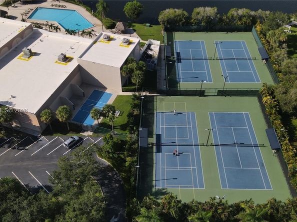 581 SW 169th Way, Weston FL 33326