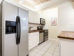 8811 Gatehouse Rd 8, Plantation FL 33324