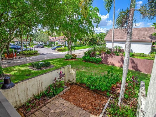 8811 Gatehouse Rd 8, Plantation FL 33324