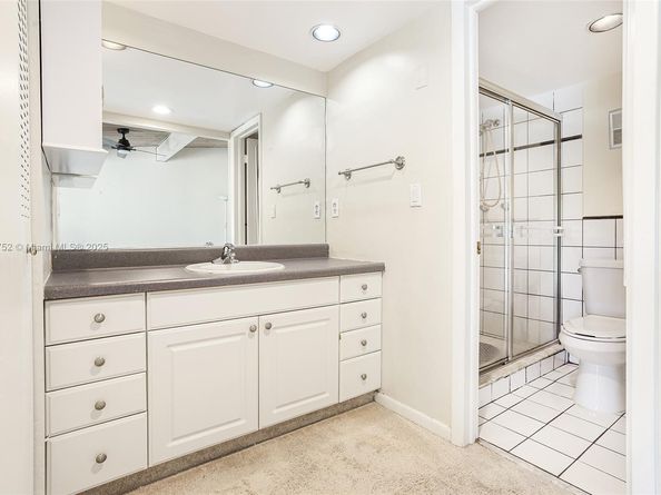 8811 Gatehouse Rd 8, Plantation FL 33324