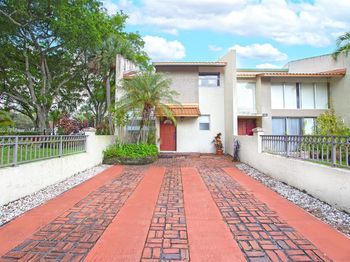 8811 Gatehouse Rd