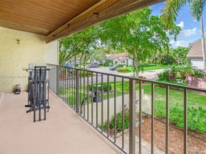 8811 Gatehouse Rd 8, Plantation FL 33324