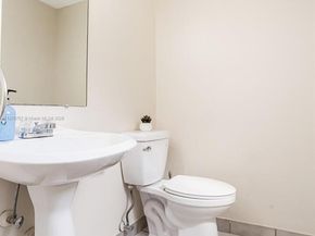 8811 Gatehouse Rd 8, Plantation FL 33324